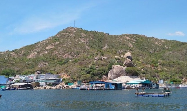 Một góc phía Bắc của "quốc đảo tôm hùm" Bình Ba. Ảnh: L.H.