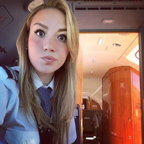 Ronaldo vụng trộm với nữ CĐV Barcelona ảnh 4