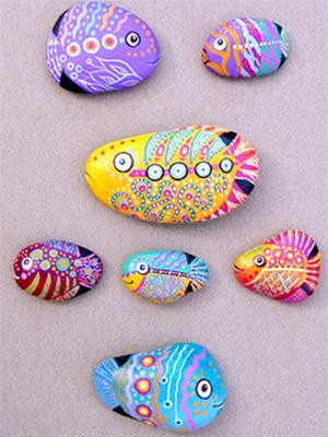 Những con cá đủ màu, càng sặc sỡ càng đẹp - Ảnh: An An Gắn hai con cá sau cái khung là thành một bức tranh - Ảnh: An An