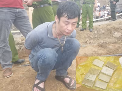 Đối tượng Đỗ Huy Hoàng (37 tuổi, trú tại Cầu Tó, Cầu Bươu, Thanh Trì, Hà Nội) bị cơ quan điều tra bắt giữ ngày 3/4 trong chuyên án trinh sát 565-H triệt phá đường dây ma túy liên quan đến nhiều đối tượng cộm cán ở nhiều tỉnh, thành phố. Ảnh: Tuấn Nguyễn