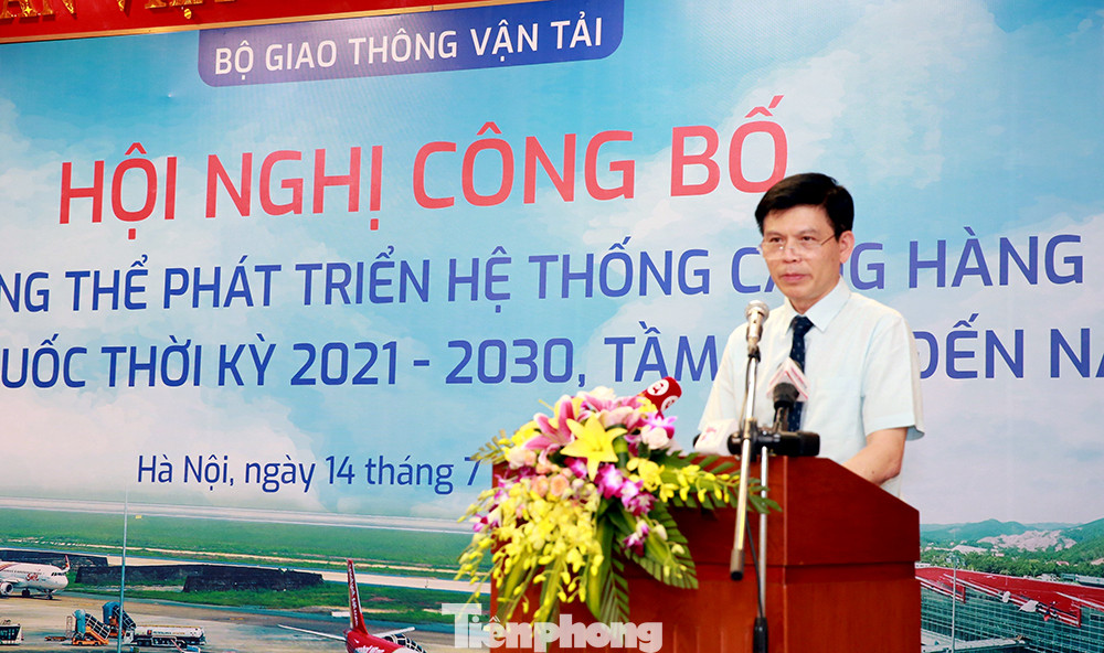 Thứ trưởng GTVT Lê Anh Tuấn khẳng định, ngoài sân bay trong quy hoạch, các địa phương muốn có sân bay mới sẽ được Thủ tướng xem xét, quyết định khi đủ điều kiện. Ảnh: Thuỳ Dung. Thứ trưởng GTVT Lê Anh Tuấn khẳng định, ngoài sân bay trong quy hoạch, các địa phương muốn có sân bay mới sẽ được Thủ tướng xem xét, quyết định khi đủ điều kiện. Ảnh: Thuỳ Dung.