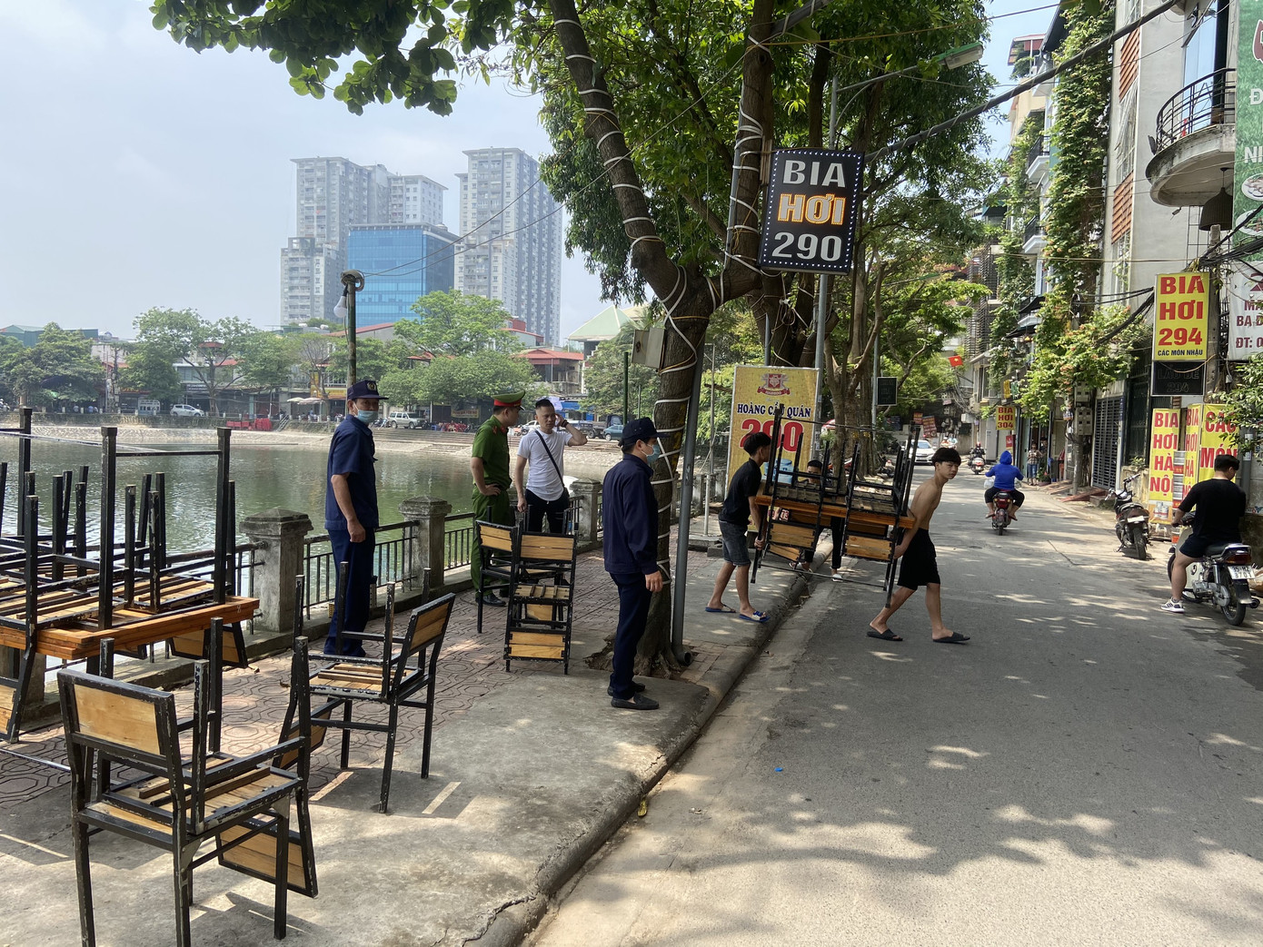 Công an phường dẹp nửa chừng, dân nơm nớp lo dịch ảnh 2