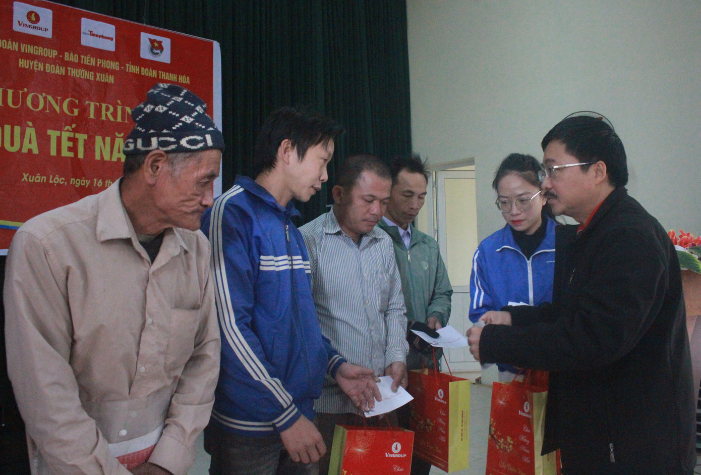 Tập đoàn Vingroup mang Tết sớm đến cho các hộ nghèo miền núi Thanh Hóa ảnh 1