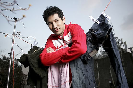  Những khán giả hâm mộ bộ phim nổi tiếng Tiệm cà phê Hoàng tử không khỏi bất ngờ khi hay tin nam diễn viên Lee Eon – người thủ vai Min Yub hiền lành trong phim đã gặp tai nạn motor và ra đi ngay sau đó 