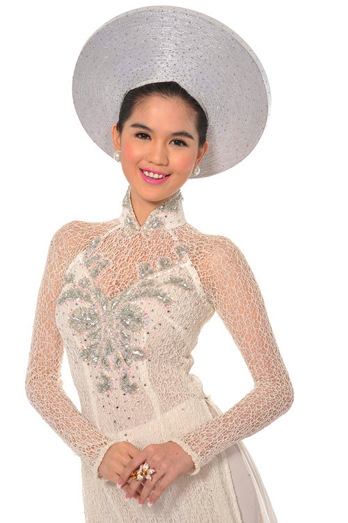 Câu trả lời chân thực của Ngọc Trinh giúp cô ghi điểm trong phần thi ứng xử