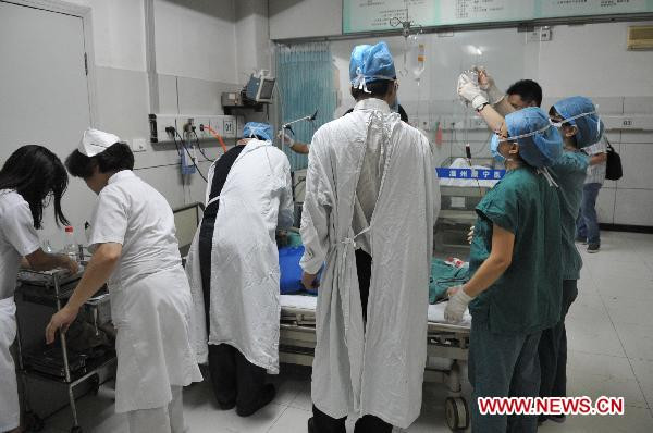 Các nạn nhân nhanh chóng được đưa đi cấp cứu