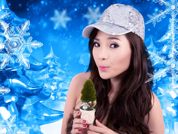 Cô quen thuộc với những bộ phim truyền hình Mùa thi đi một nửa, Hai gia đình, Chân tình...