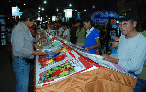 hay là đọc báo Xuân miễn phí