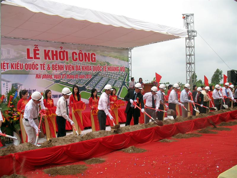 Lễ khởi công Làng Việt kiều Quốc tế tại phường Vĩnh Niệm, quận Lê Chân, thành phố Hải Phòng sáng 7-5-2010. Ảnh: H.T