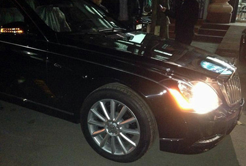 Ngoài Maybach 62S vừa về trong bộ sưu tập siêu sang, vị đại gia này từng sở hữu 2 chiếc Maybach 62S, chưa kể đến Rolls-Royce Phantom Dragon với số lượng sản xuất hạn chế 33 chiếc trên toàn thế giới, Rolls-Royce Ghost, Lexus LX570, Range Rover và vài mẫu xe sang khác