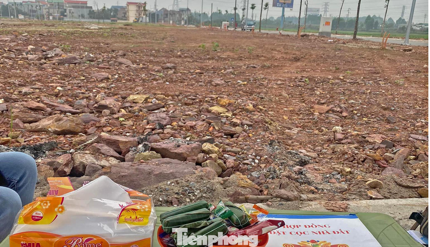 Chuyên gia cho rằng hiện tại khả năng thanh khoản của thị trường đất nền chưa tương xứng với biến động giá, do đó các nhà đầu tư cá nhân dùng đòn bẩy tài chính nên điều phối dòng tiền theo hướng thận trọng hơn. Chuyên gia cho rằng hiện tại khả năng thanh khoản của thị trường đất nền chưa tương xứng với biến động giá, do đó các nhà đầu tư cá nhân dùng đòn bẩy tài chính nên điều phối dòng tiền theo hướng thận trọng hơn.