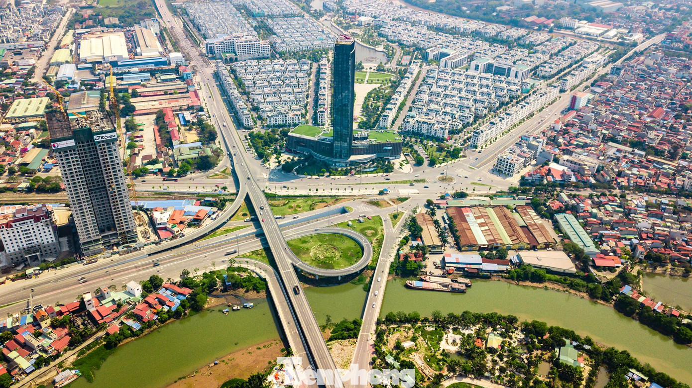 Được khởi công xây dựng từ năm 2018, hoàn thành dịp chào mừng kỷ niệm 65 năm ngày giải phóng TP Hải Phòng 13/5/2020. Đây là nút giao 3 tầng (gồm: tầng ngầm, tầng mặt và cầu vượt) đầu tiên tại Hải Phòng, với tổng mức đầu tư gần 1.500 tỷ đồng.