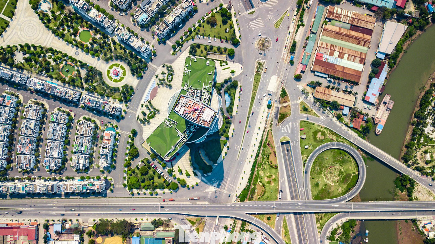 Đây là nút giao thông rất quan trọng ở cửa ngõ phía Tây Bắc thành phố, có cầu vượt thông theo hướng cầu Bính, đường vành đai 2 và hầm chui hướng Bạch Đằng - Hồng Bàng, giao cắt khác với tuyến đường sắt Hà Nội - Hải Phòng. Ngoài kết nối giao thông, công trình này còn góp phần phát triển đô thị.