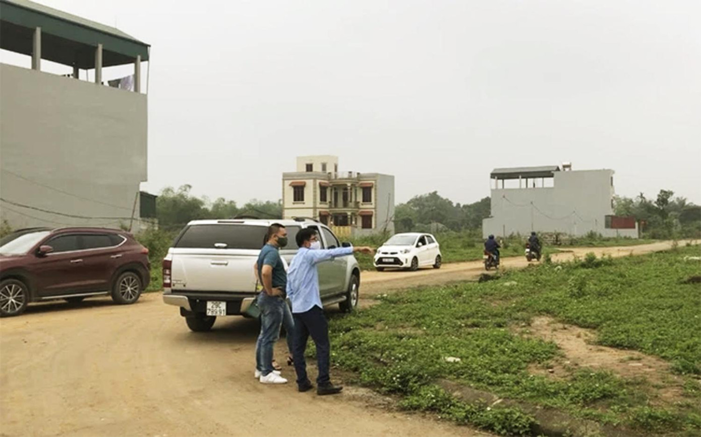 Theo Cục Thuế Hà Nội, mặc dù hoạt động giao dịch BĐS trên địa bàn diễn ra sôi động thời gian qua, nhưng kết quả thu ngân sách từ hoạt động chuyển nhượng nhà, đất chưa như mong muốn. Theo Cục Thuế Hà Nội, mặc dù hoạt động giao dịch BĐS trên địa bàn diễn ra sôi động thời gian qua, nhưng kết quả thu ngân sách từ hoạt động chuyển nhượng nhà, đất chưa như mong muốn.