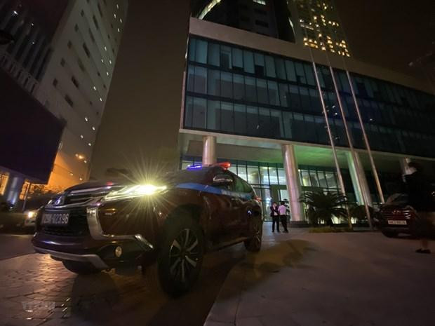 Lực lượng chức năng có mặt tại trụ sở FLC hôm 29/3 vừa qua. (Ảnh: Phạm Kiên/TTXVN) Lực lượng chức năng có mặt tại trụ sở FLC hôm 29/3 vừa qua. (Ảnh: Phạm Kiên/TTXVN)