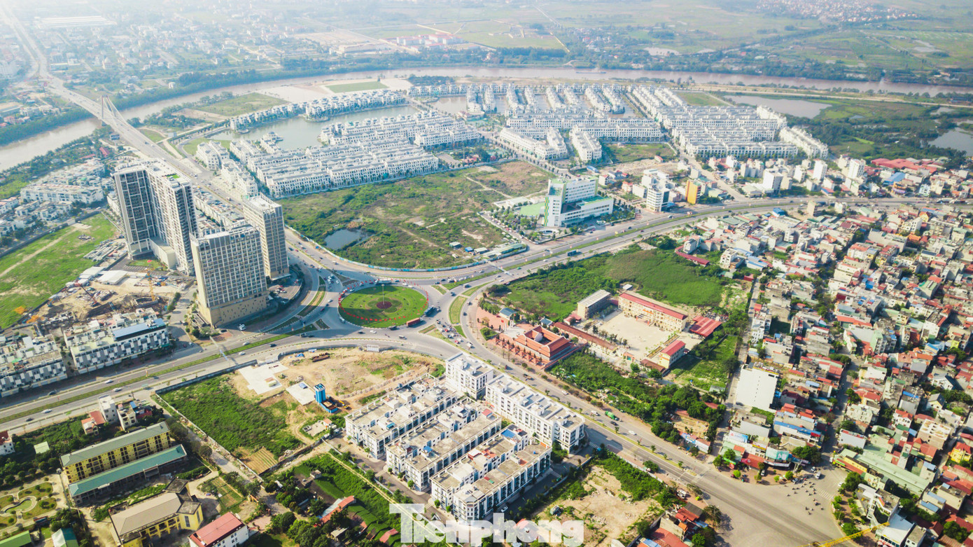 Trong đó, khu đô thị Vinhomes Marina tọa lạc tại Cầu Rào 2, phường Vĩnh Niệm, quận Lê Chân, thành phố Hải Phòng, là một trong những dự án đô thị tầm cỡ. Theo đó, tổng diện tích dự án là 49,2ha, được thiết kế theo phong cách Địa Trung Hải khoáng đạt với bốn phân khu sang trọng.