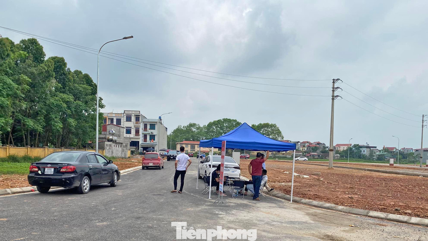 Bộ Xây dựng và các đơn vị BĐS nhận định, giá BĐS không ngừng tăng trong Quý I/2022, và việc tăng giá này chưa có dấu hiệu hạ nhiệt. Tuy nhiên, nhà đầu tư cần hết sức cân nhắc khi xuống tiền.