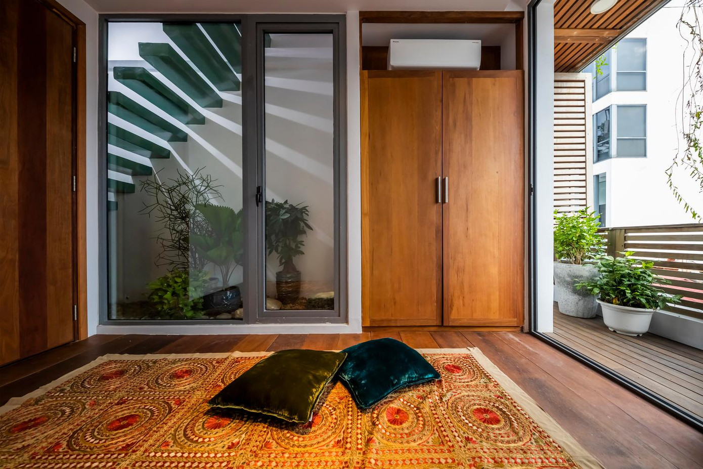 KTS thiết kế bố cục rất thoáng, ưu tiên thông gió tự nhiên và tối đa ánh sáng tự nhiên càng nhiều càng tốt.