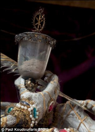 Bàn tay thánh Munditia trong nhà thờ St Peter tại Munich