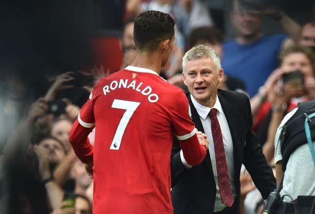 Liệu có khả năng Ronaldo sẽ kế nhiệm Ole Solskjaer? Ảnh: Mirror. Liệu có khả năng Ronaldo sẽ kế nhiệm Ole Solskjaer? Ảnh: Mirror.