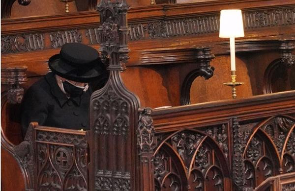 Nữ hoàng trong tang lễ Hoàng thân Philip. Ảnh: Jonathan Brady/ POOL/ AFP/ Getty Images.