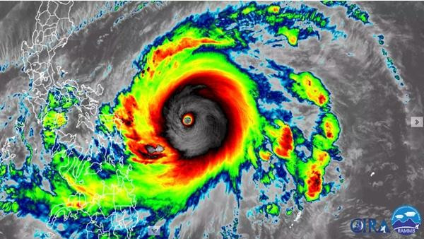 Hình ảnh vệ tinh của siêu bão Surigae vào cuối tuần vừa rồi. Ảnh: CIRA/ RAMMB. Hình ảnh vệ tinh của siêu bão Surigae vào cuối tuần vừa rồi. Ảnh: CIRA/ RAMMB.