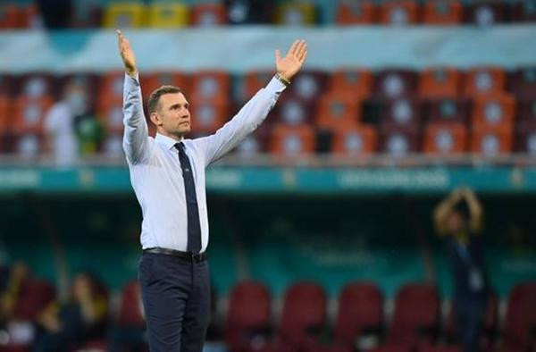 HLV Shevchenko của đội tuyển Ukraine, người cũng từng là một tiền đạo xuất sắc. Ảnh: Getty Images.