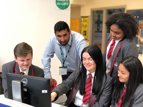 Học sinh của Học viện Bulwell tại trường. Ảnh: Facebook. Học sinh của Học viện Bulwell tại trường. Ảnh: Facebook.