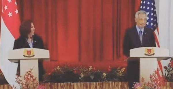 Bà Harris cũng bật cười trước câu thử mic ấn tượng của ông Lý. Ảnh: Instagram. Bà Harris cũng bật cười trước câu thử mic ấn tượng của ông Lý. Ảnh: Instagram.