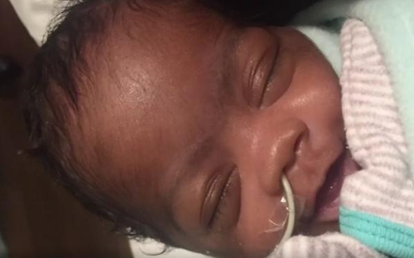 Em bé con của nữ sinh viên Imani bị sinh non nên phải nằm viện vài tháng. Ảnh: Imani Lamarr.