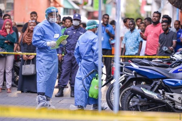 Nhân viên y tế ở Maldives. Ảnh: Sun Online.