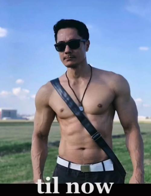 Vì đăng ảnh bố lên mạng, cô gái Thái Lan bỗng nhiên nổi tiếng. Ảnh: @metu**.