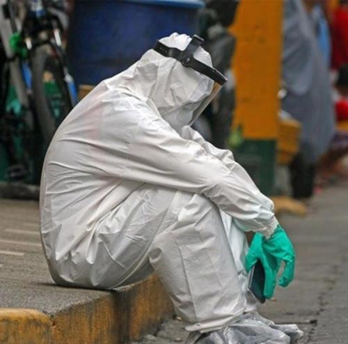 Bác sĩ, y tá đều kiệt sức. Ảnh minh họa: WOB. Bác sĩ, y tá đều kiệt sức. Ảnh minh họa: WOB.