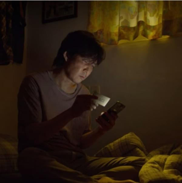 Đâu chỉ nhân vật trong phim gọi điện, rất nhiều khán giả cũng gọi đến "số máy của Gong Yoo". Ảnh: Netflix. Đâu chỉ nhân vật trong phim gọi điện, rất nhiều khán giả cũng gọi đến "số máy của Gong Yoo". Ảnh: Netflix.