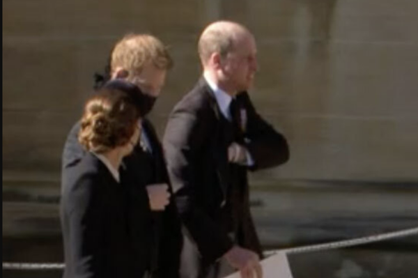 Kate làm "người hòa giải", giúp William và Harry trò chuyện. Ảnh: Sky News.