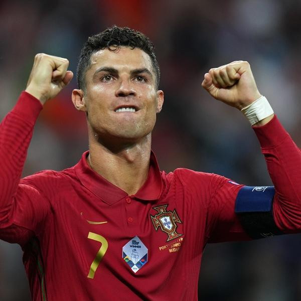 Ronaldo đang xô đổ các kỷ lục. Ảnh: UEFA EURO 2020. Ronaldo đang xô đổ các kỷ lục. Ảnh: UEFA EURO 2020.