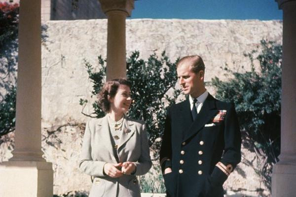 Nữ hoàng được cho là mang theo bức ảnh này - ghi lại một trong những thời điểm hạnh phúc nhất của vợ chồng bà. Ảnh: PA.