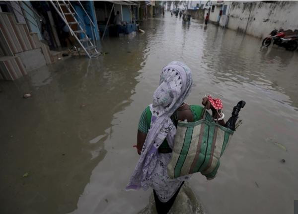 Hơn 1 triệu người đã phải sơ tán. Ảnh: EPA.