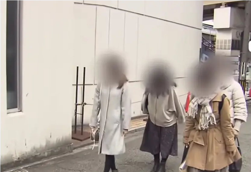 Đội ngũ người yêu của Takashi cuối cùng cũng đã gặp nhau. Ảnh: Newsflash. Đội ngũ người yêu của Takashi cuối cùng cũng đã gặp nhau. Ảnh: Newsflash.