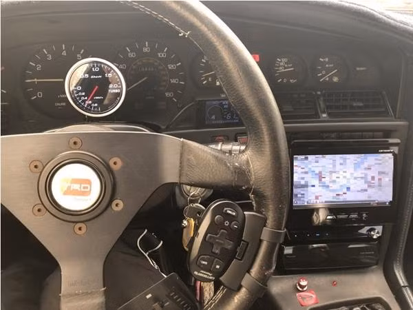 Chiếc xe đã cũ nên người mua sẽ bỏ tiền để tân trang. Ảnh: Yahoo!