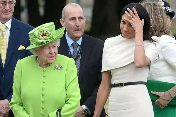 Vụ việc chiếc vương miện được cho là điểm khởi đầu mâu thuẫn giữa Harry - Meghan với các thành viên khác của Hoàng gia Anh. Ảnh: Julian Hamilton/ Daily Mirror.