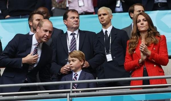William - Kate cho con trai lớn là George đi xem trận Anh - Đức. Ảnh: Getty. William - Kate cho con trai lớn là George đi xem trận Anh - Đức. Ảnh: Getty.