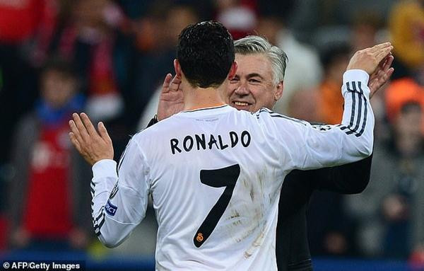 Ronaldo và HLV Ancelotti rất yêu quý nhau. Ảnh: AFP/ Getty Images. Ronaldo và HLV Ancelotti rất yêu quý nhau. Ảnh: AFP/ Getty Images.