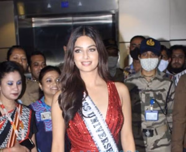 Tân Hoa hậu Hoàn vũ Harnaaz Sandhu được chào đón khi về Ấn Độ. Ảnh: Bollywood Hungama. Tân Hoa hậu Hoàn vũ Harnaaz Sandhu được chào đón khi về Ấn Độ. Ảnh: Bollywood Hungama.