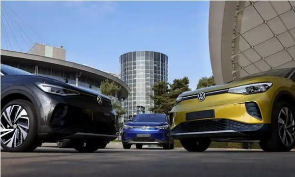 Chắc hẳn hãng xe cũng không nghĩ rằng trò đùa Cá Tháng Tư của mình có thể gây ra hậu quả nghiêm trọng như vậy. Ảnh: Ronny Hartmann/ AFP/ Getty Images. Chắc hẳn hãng xe cũng không nghĩ rằng trò đùa Cá Tháng Tư của mình có thể gây ra hậu quả nghiêm trọng như vậy. Ảnh: Ronny Hartmann/ AFP/ Getty Images.