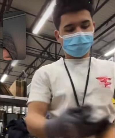 Nela cũng từng bắt Jose bật FaceTime trong một ca làm việc khác của anh, nhưng không đến nỗi bắt bật suốt 12 tiếng như vào ngày cuối năm. Ảnh: Nela. Nela cũng từng bắt Jose bật FaceTime trong một ca làm việc khác của anh, nhưng không đến nỗi bắt bật suốt 12 tiếng như vào ngày cuối năm. Ảnh: Nela.