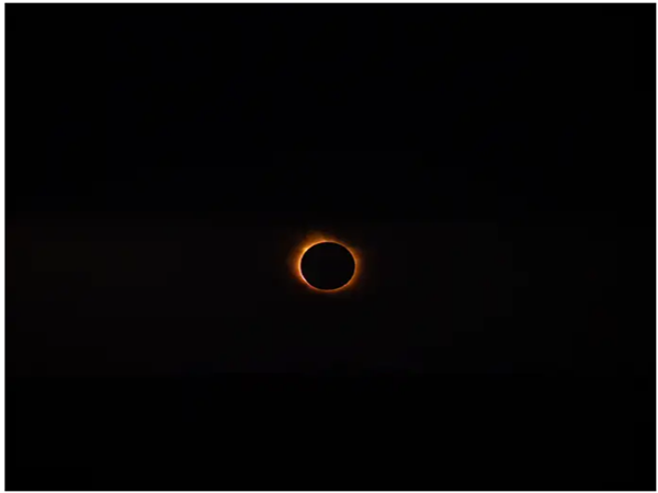 Người quan sát có thể thấy vành nhật hoa. Ảnh: Maya Santangelo/ Lindblad Expeditions. Người quan sát có thể thấy vành nhật hoa. Ảnh: Maya Santangelo/ Lindblad Expeditions.