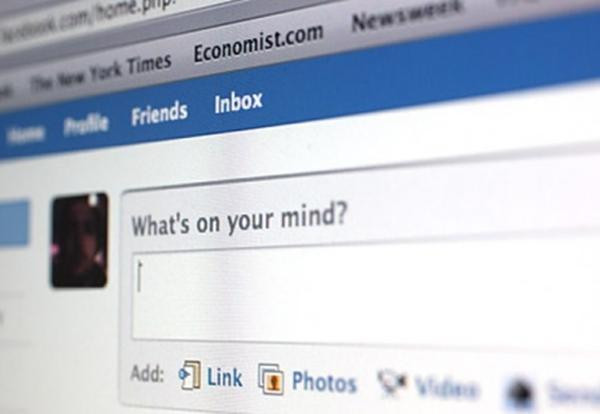 Chỉ vì viết thiếu một dấu phẩy trên Facebook mà một người có thể phải bồi thường hàng trăm triệu đồng. Ảnh: GSM Arena. Chỉ vì viết thiếu một dấu phẩy trên Facebook mà một người có thể phải bồi thường hàng trăm triệu đồng. Ảnh: GSM Arena.