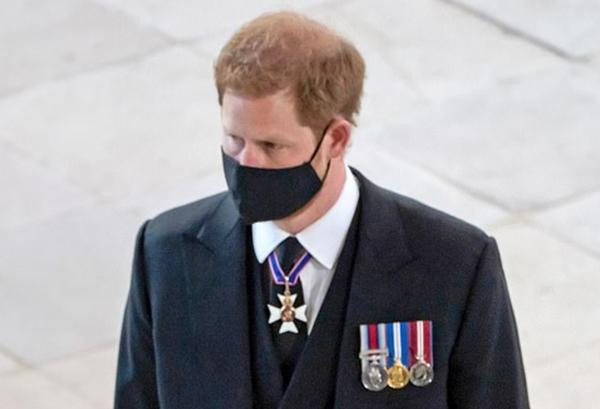 Nỗi đau của Harry - Meghan sau khi Hoàng thân Philip qua đời cũng sẽ được đề cập trong ấn bản mới của cuốn sách. Ảnh: PA.