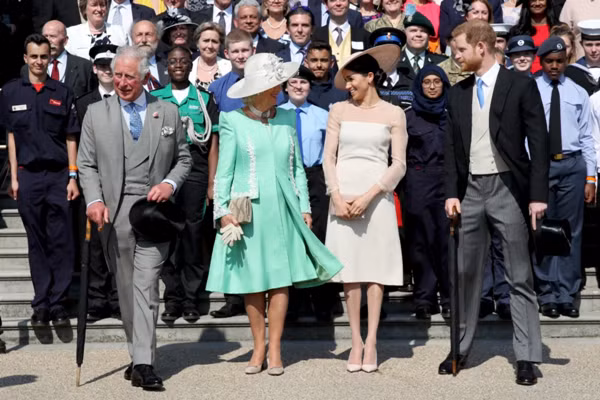 Các phụ tá phủ nhận cuộc trò chuyện giữa Thái tử Charles và bà Camilla về con trai của Harry - Meghan. Ảnh: Getty. Các phụ tá phủ nhận cuộc trò chuyện giữa Thái tử Charles và bà Camilla về con trai của Harry - Meghan. Ảnh: Getty.